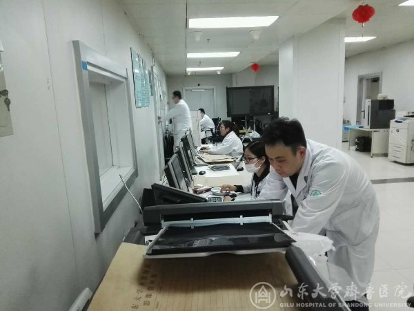 春节长假后第一天 医院迎来就诊小高峰