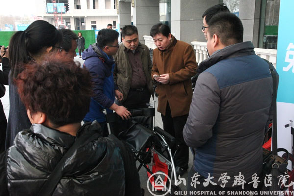 山东大学齐鲁医院正式推出“共享轮椅”便民服务