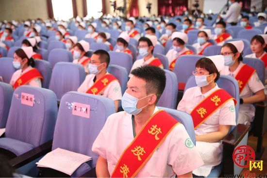 致敬逆行英雄 弘扬抗疫精神—— 山东大学齐鲁医院举行援鄂先进事迹报告会暨护士节庆祝大会