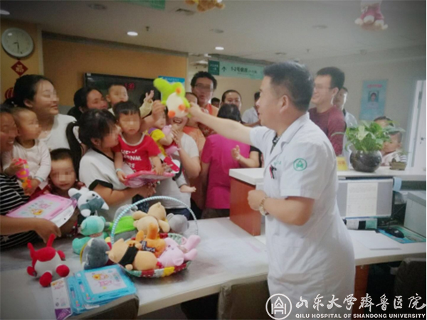 儿科护理单元与小患者共同欢度六一儿童节