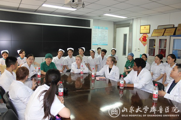 护理部举行外籍护理留学生交流(临床见习)活动