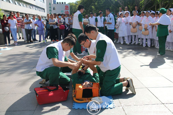我院举办庆祝“世界急救日”暨“生命卫士,救在身边”百人心肺复苏演示活动