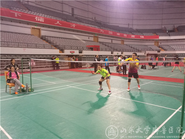 我院在山东大学教职工羽毛球比赛中获得佳绩