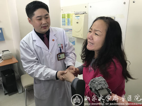 我院医生救助晕倒老人 救人垫款诠释大医精神