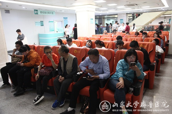 舒适候诊,共享按摩椅进驻我院