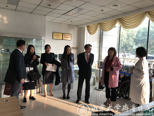 韩国庆尚大学医院院长一行四人访问我院