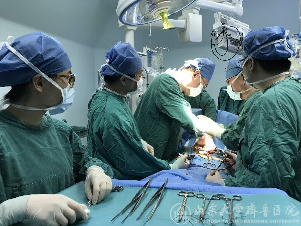 我院多学科联合手术救治一例高难度树棍穿刺伤患者