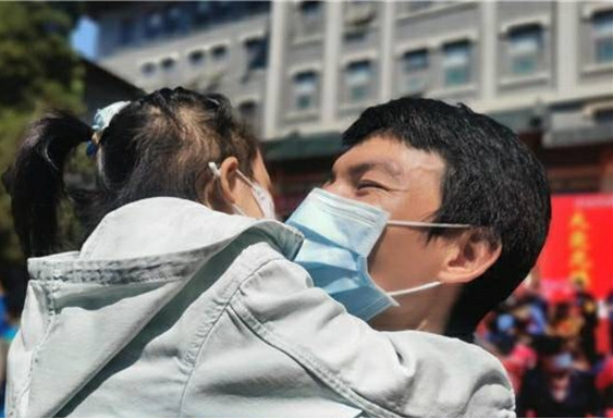 白衣执甲护荆楚 山河无恙携春归——山东大学齐鲁医院援鄂医疗队凯旋欢迎仪式隆重举行