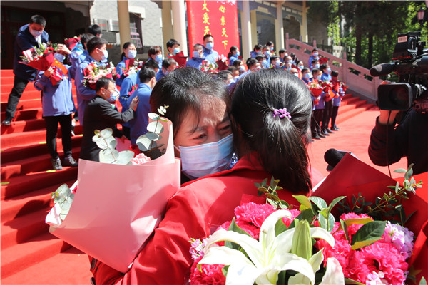 山东大学齐鲁医院援鄂医疗队凯旋欢迎仪式隆重举行