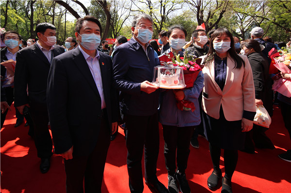 山东大学齐鲁医院援鄂医疗队凯旋欢迎仪式隆重举行