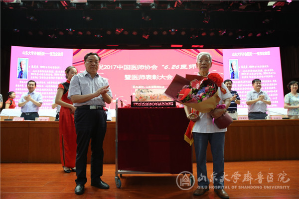 我院张茂宏、卜培莉、李涛分获“医师楷模”、“山东省十佳女医师”、“山东省十佳青年医师”称号