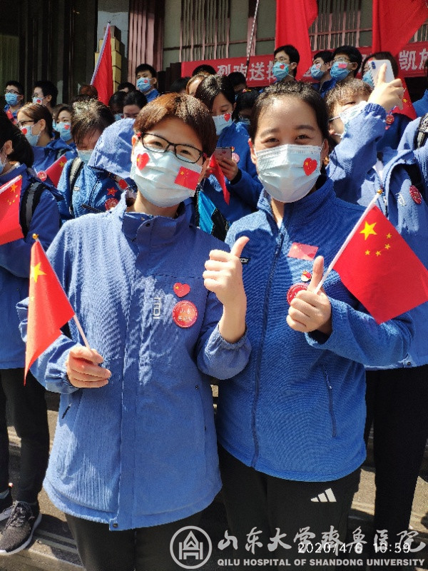 临别时,与武汉的春天合个影