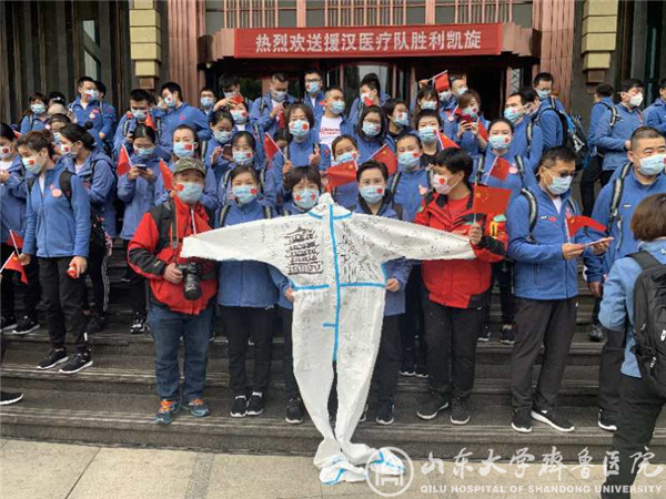 临别时,与武汉的春天合个影