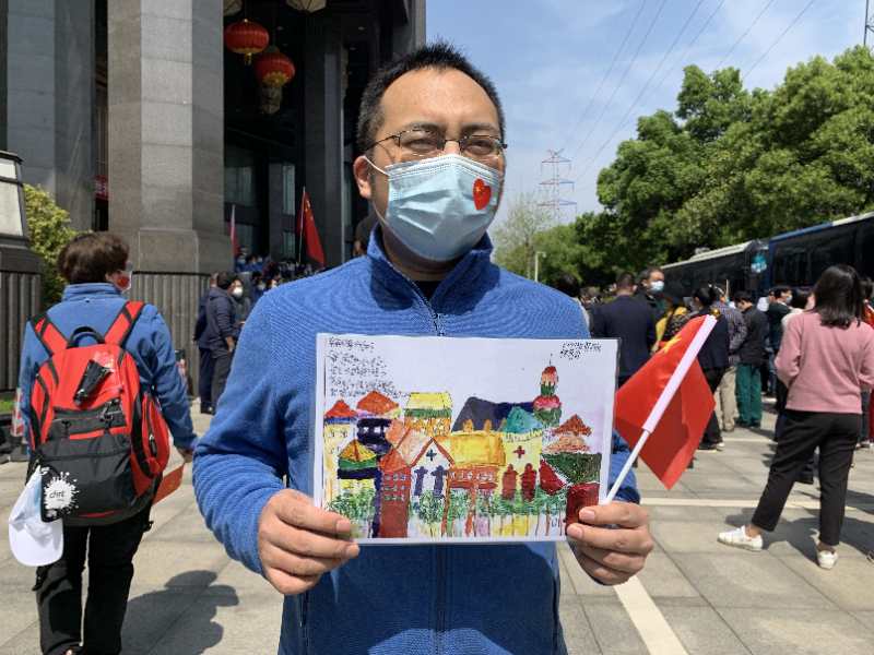 临别时,与武汉的春天合个影