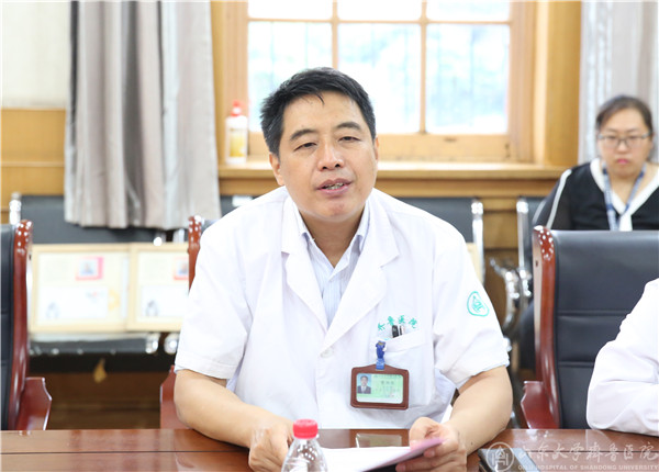 山东大学齐鲁医院、中国邮政集团有限公司举行《众志成城 抗击疫情》邮折捐赠仪式