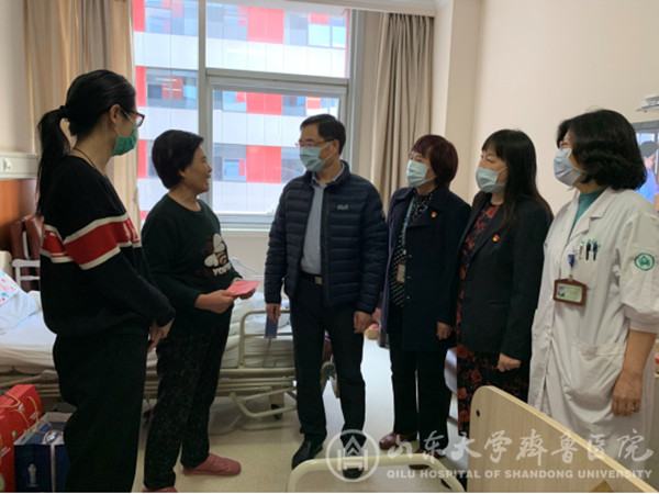 医院看望援鄂一线职工住院家属